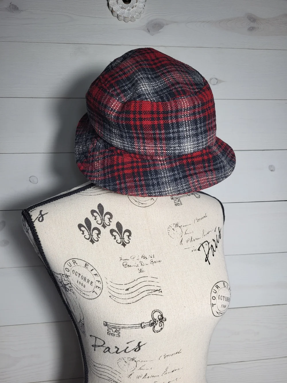Eddie Bauer Women's Bucket Hat Plaid Wool Blend Fall Winter Preppy.